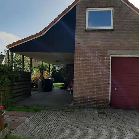 Near Schoorl Dunes, Cleaning Included بيت للعطل خروت